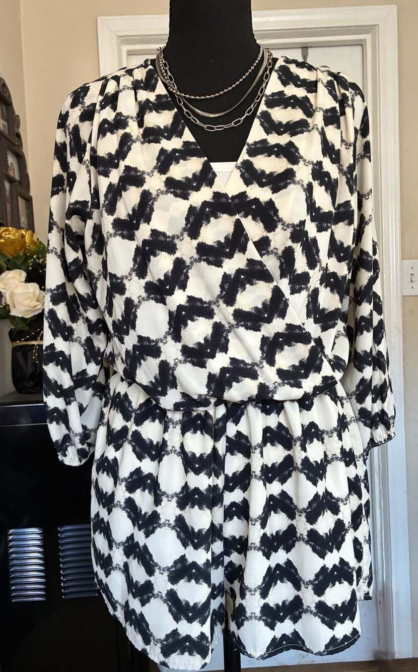 Fora Black and White Geometric Print Long Sleeve Wrap Romper-preloved-Size S